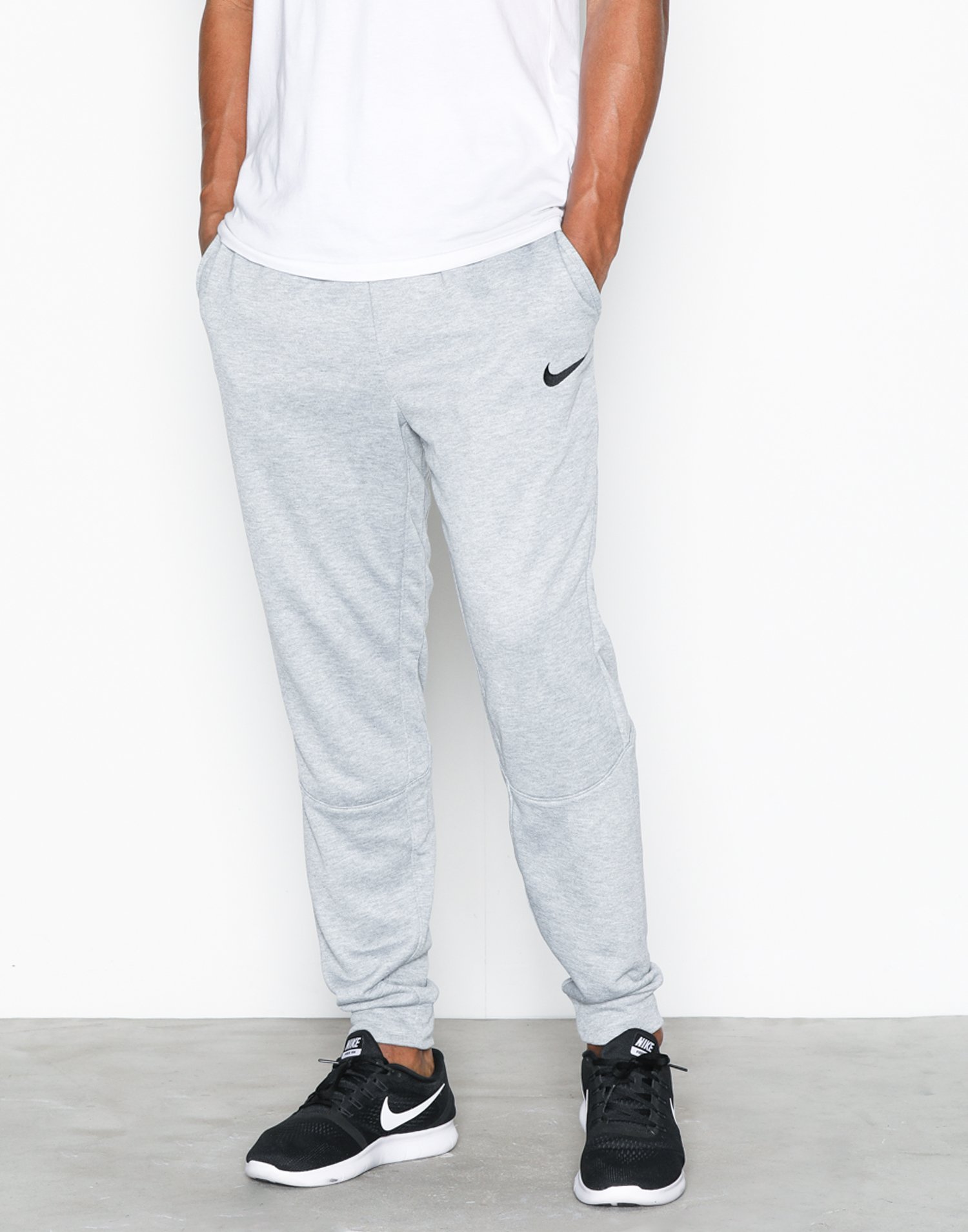 nike tapered fleece pants