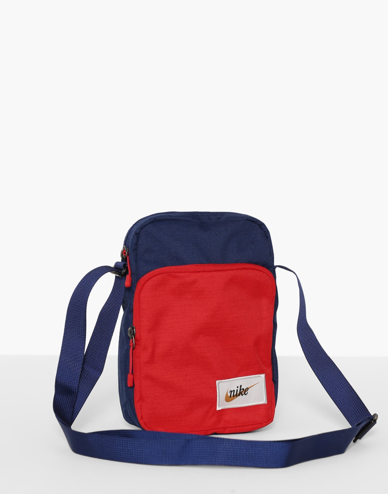 nike heritage smit label