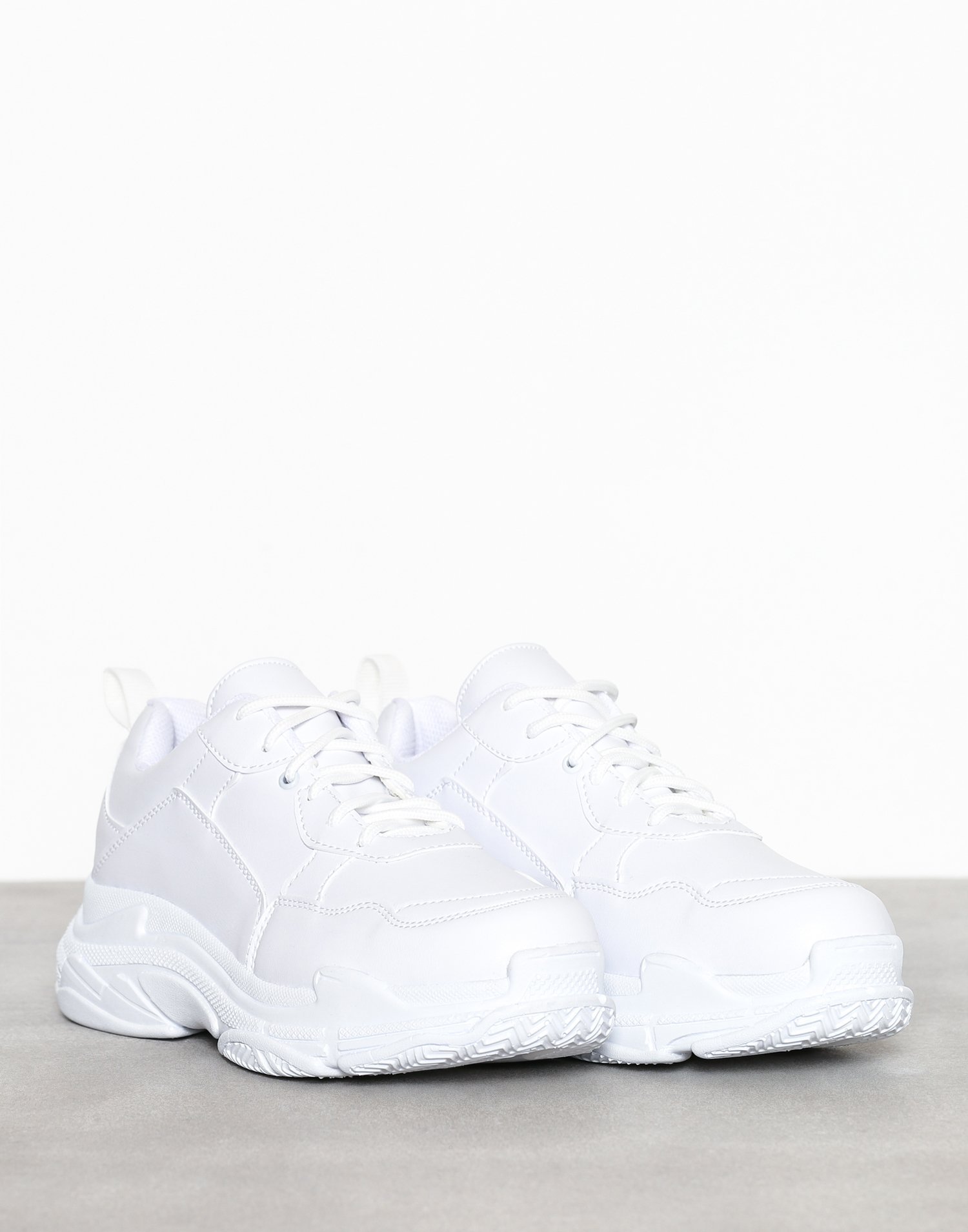 white chunky sneakers men